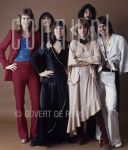 16-11-1976 Heart at studio in Amsterdam.

[keywords]Posed, Full Length, Eyecontact, Smiling[/keywords]